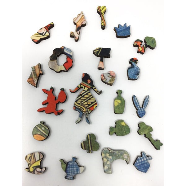 Alice in Wonderland "Off With Her Head!" (425 Piece Wooden Jigsaw Puzzle) UK