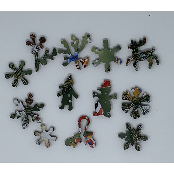 Wrapped Up For Winter (50 Piece Mini Winter Wooden Jigsaw Puzzle) UK